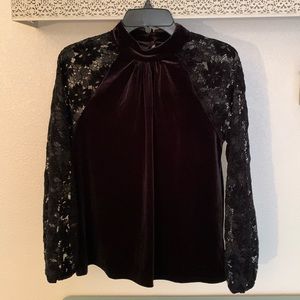 Cable and Gauge long sleeve lace & Velvet Black NWT